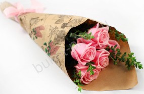 Букет из розовых роз с лентой