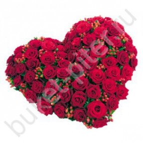 Композиция из 65 красных роз в форме сердца