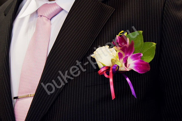 Бутоньерка с розой и орхидеей дендробиум