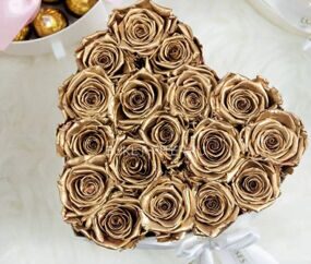 Золотые Розы в Коробке Сердце