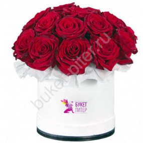 Букет из 25 красных роз в коробке шляпной