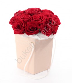 Букет Красных Роз в Розовой Шляпной Коробке