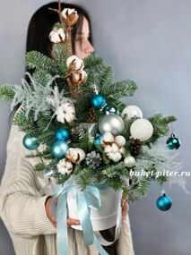 Новогодняя композиция с Аспарагусом и Хлопком