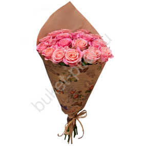 Букет из 21 розовой розы в Крафте