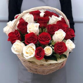 Корзина Красных и Белых Роз