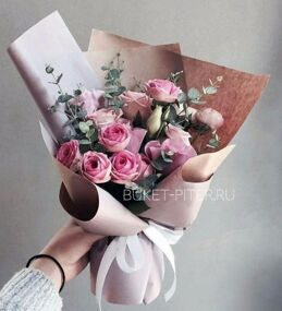 Букет с Розами и Лизиантусом