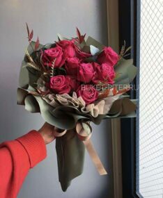 Букет с Малиновыми Розами Топаз Эквадор