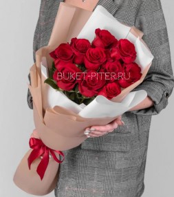 Яркий букет Красных Роз в Матовой Упаковке