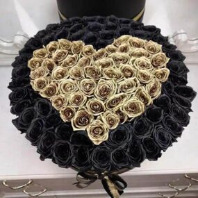 Черные и Золотые Розы в Коробке